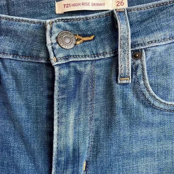 Skinny High-Rise ~Levi’s~ - Size 26 - Picture 2 of 4